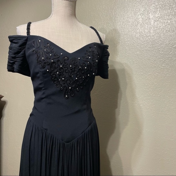 ♠️ Karin Steven’s Black off the Shoulder Vintage Dress - Picture 7 of 8